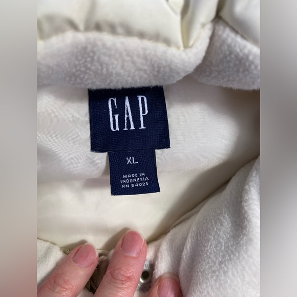 GAP Ivory Down Vest with removable faux fur hood XL no tags but never wore - Picture 12 of 12